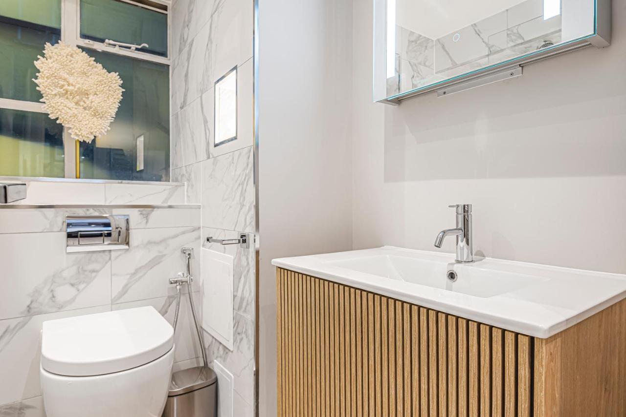 Luxury Living In Knightsbridge Private Balcony View Of Harrods, 2Br2Ba With Ac London Exterior photo