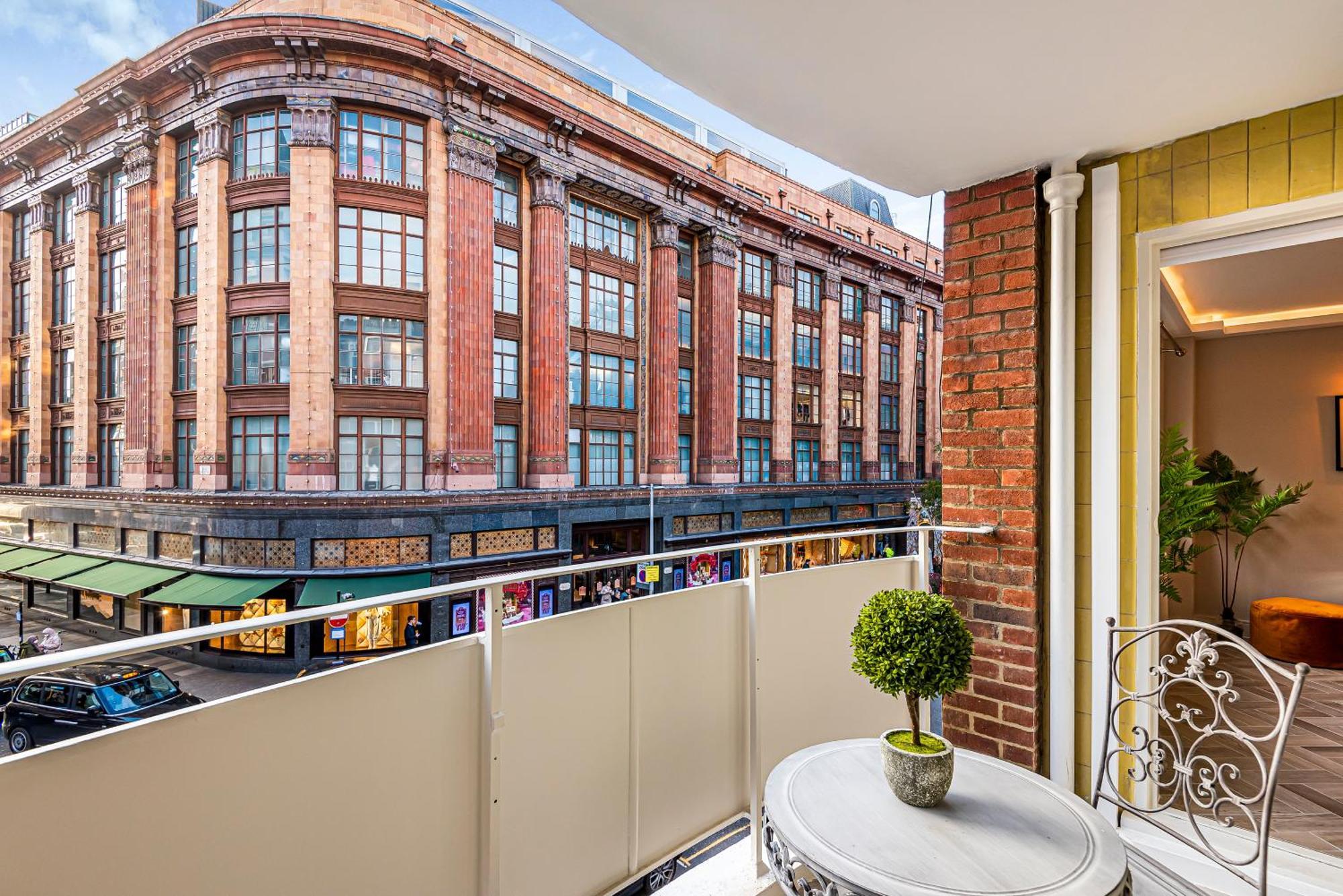 Luxury Living In Knightsbridge Private Balcony View Of Harrods, 2Br2Ba With Ac London Exterior photo